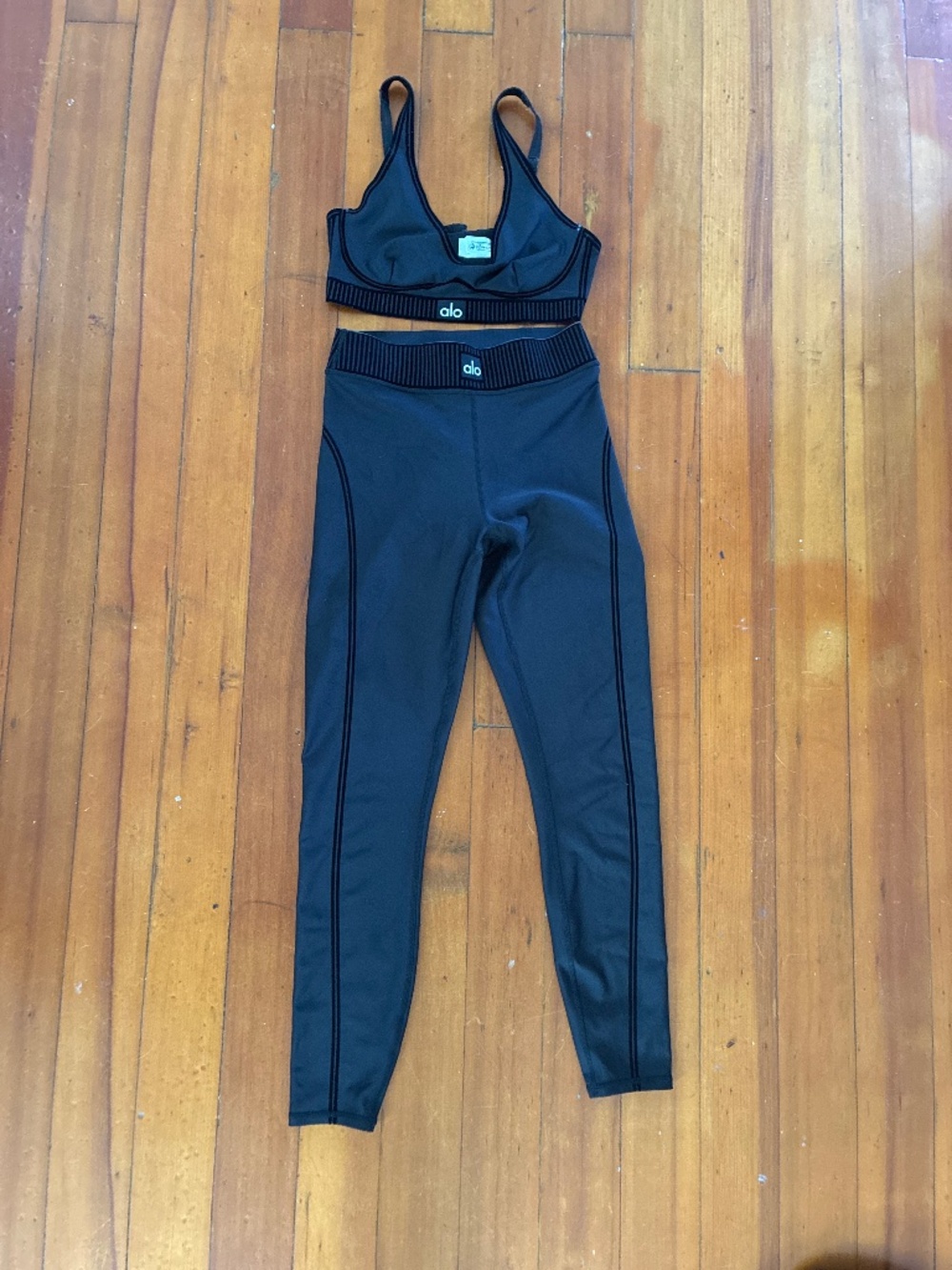ALO Matching Set in black